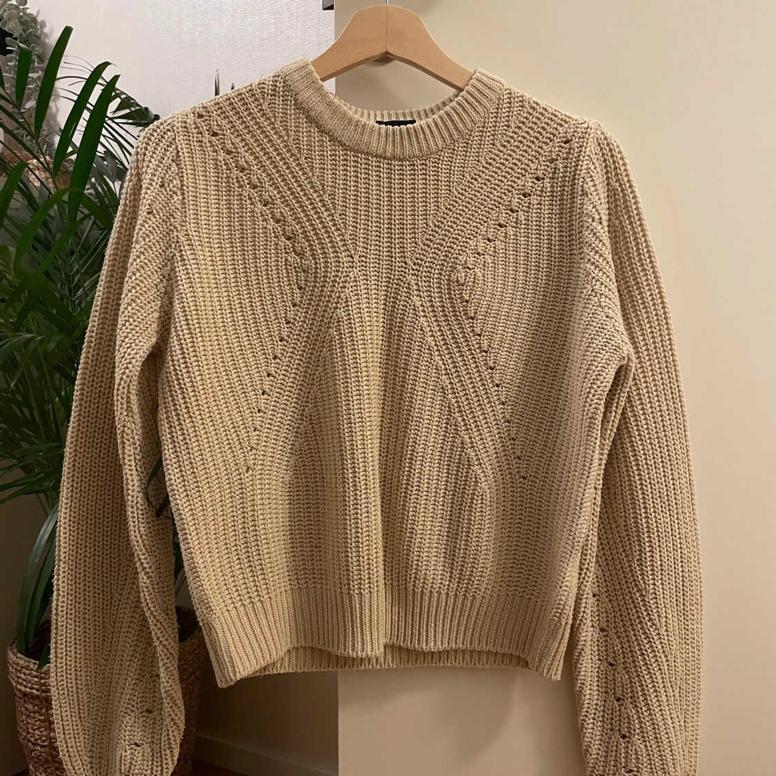 Beige stickad tröja