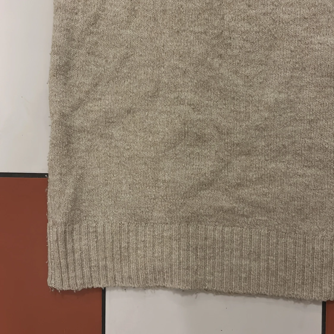 Beige stickad tröja från 157 - 90