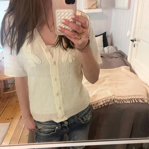 Vit kortärmad kofta - Vit kortärmad tröja