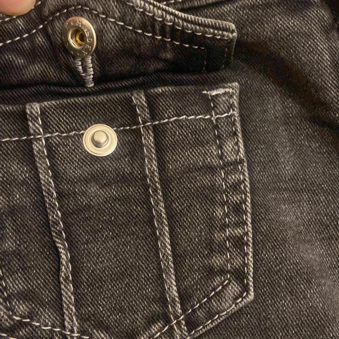 Svarta bootcut jeans från Gina Tricot - 93