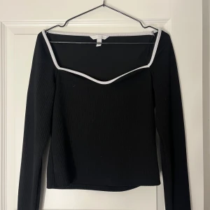 Långärmad söt tröja - Jätte söt långärmad tröja, jätte bra skick, kommer inte till användning 