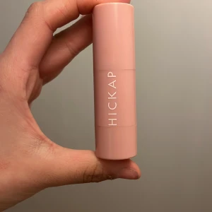 Vintage Rose läppbalsam från Hickap -  En Blush från hickap den är använd men två tre gånger Men det var fel färg 