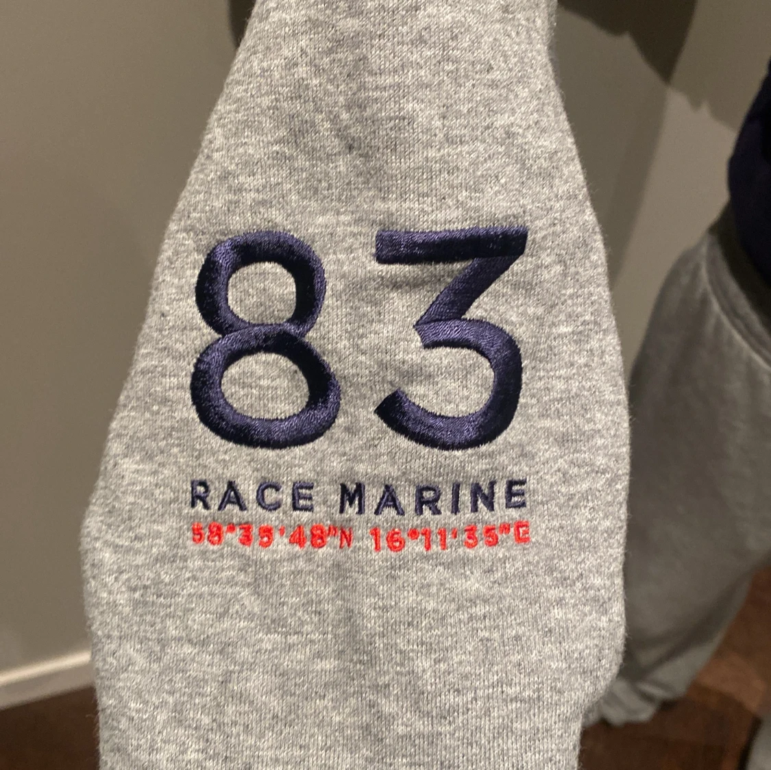 Grå hoodie från Race Marine - 91