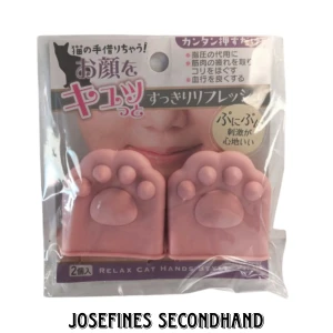 Kbeauty katt tass ansiktsmassage - Kbeauty ansiktsmassge i form av katt tassar. Till för att massera ansiktet. Aldrig använd. Skickas med brev, frakt 15 kr. Fri frakt vid köp av 3 eller fler smink/hudvård/accessoarer