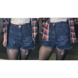 Högmidjade jeansshorts S - Nyskick. Står 4 som storlek, osäker på om det är US/UK eller annat. Skulle tro att de är 36. De är skurna högt bak, så är rätt exponerande. Midjevidd: 33, stussvidd: 49, längd: 31