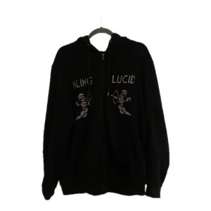 Bling Lucid Hoodie - Säljer min Bling Lucid hoodie då jag inte använt den så mycke på senaste💞 Tror originalpriset ligger på 799kr så säljer den för 200kr då den har tappat lite diamanter, annars bra skick! Priset går att diskutera vid snabbt köp!💞