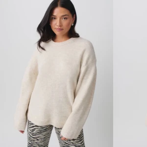 Stickad tröja💕 - Säljer min stickade tröja från Gina då jag har två stycken💕 använd 1 gång. Inga defekter💕  köpt för 399,95kr 