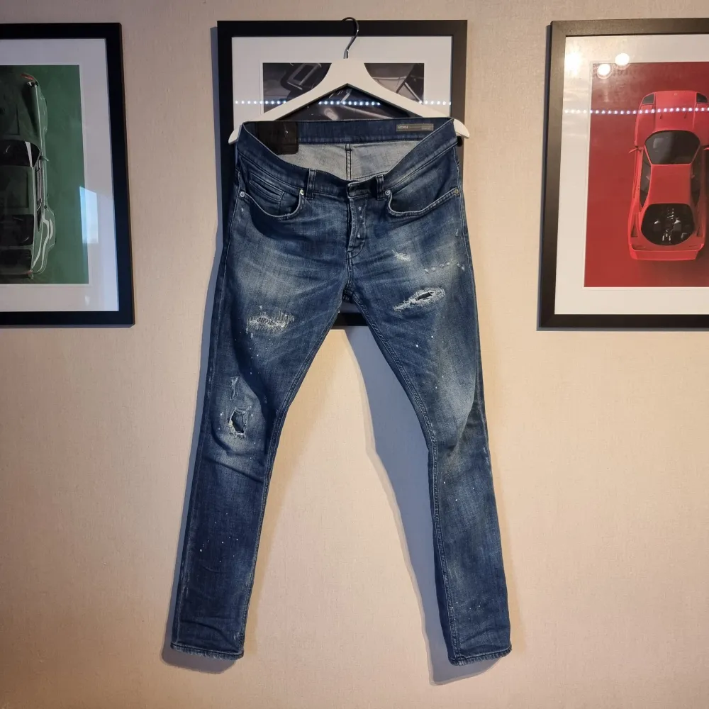 Sjukt feta ripped dondup george i strl 31. Modellen är 183 och väger ca 68. Vid frågor eller fler bilder är det bara att skriva//Kba_Closet . Jeans & Byxor.