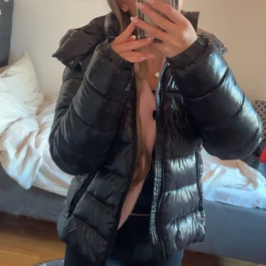 Lager 157 jacka  - Säljer denna helt slutsålda och populära jackan från Lager157! Storlek Xs. SÄLJER FÖR 500kr!!!