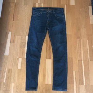 Lee jeans - Snygga Lee jeans, straight fit, W33 L34, jättebra skick. Skriv om frågor uppstår!
