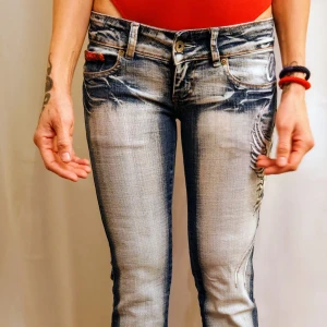 Crazy age jeans - Coola crazy age jeans  Midja rakt över ~34  Innerben 84