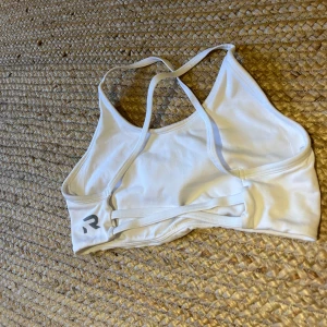 RELODE SPORT-BH  - Superfin sport-bh ifrån relode. Prime modellen. Vit stl S. Mycket fint skick! 