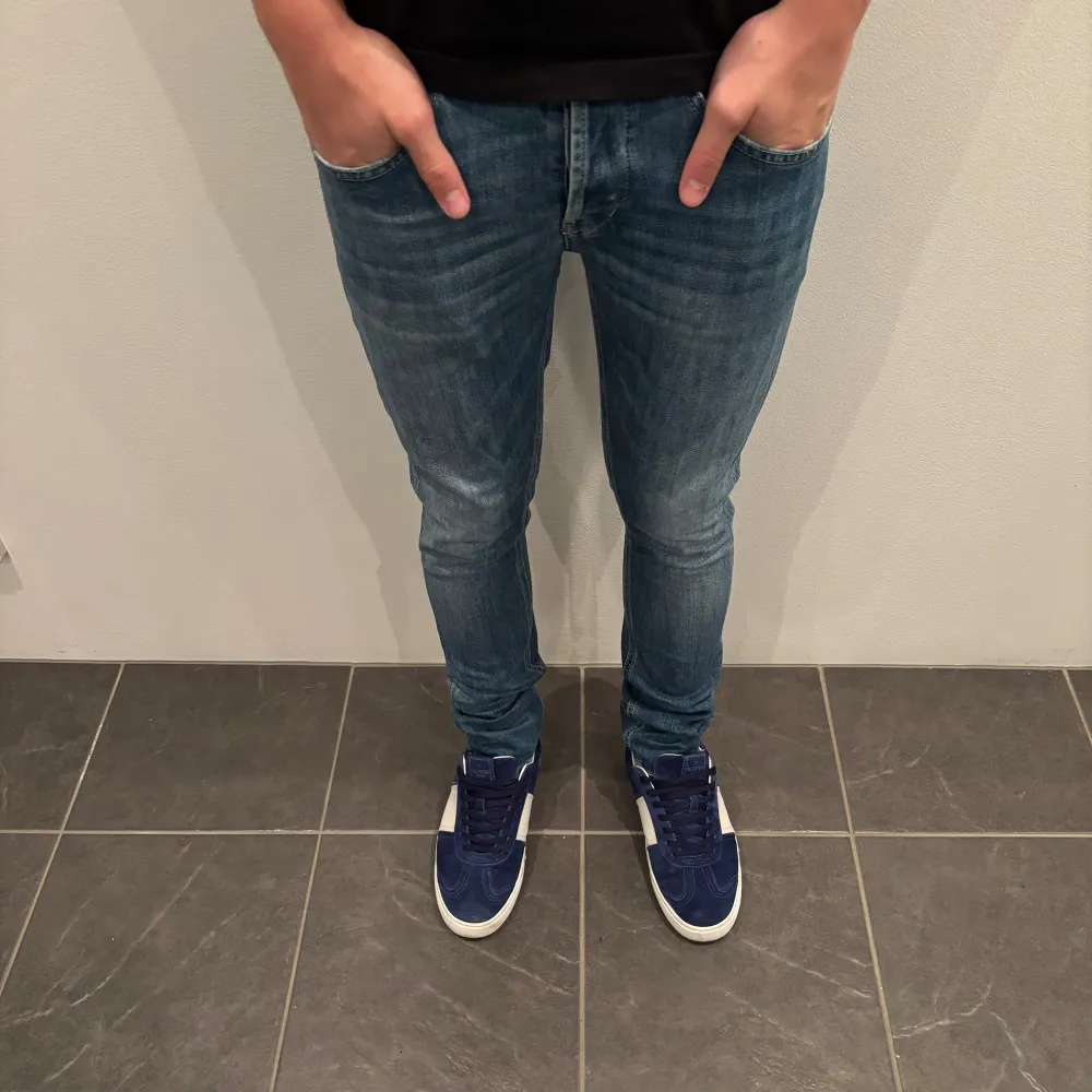 Dondup Jeans George! Trendigaste jeansen på marknaden.  Skick= 9,5/10  Ny pris= 4000 kr Säljs för= 799 kr . Jeans & Byxor.