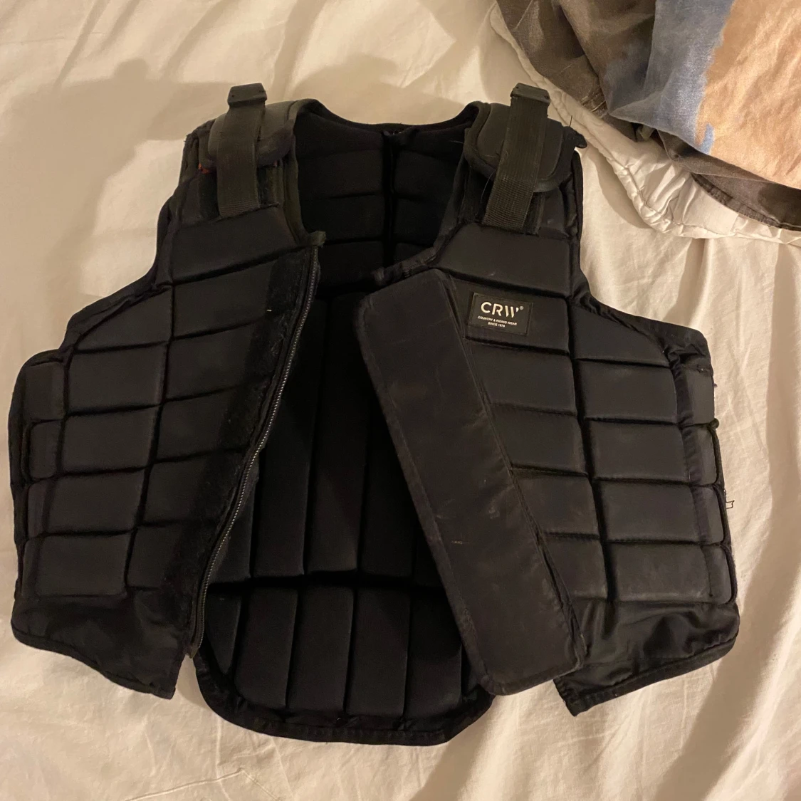 Jettesnygg och bekväm ridväst från crw. - 90