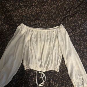 Sommar blus/tröja - Jätte fin perfekt för sommaren eller vår jätte fin och enkel och tunn för varmt väder.  Skriv om ni vill ha provbilder🤍