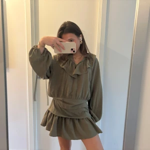 Isabell Marant inspirerad klänning - Snyggaste gröna klänningen från H&M✨💚  