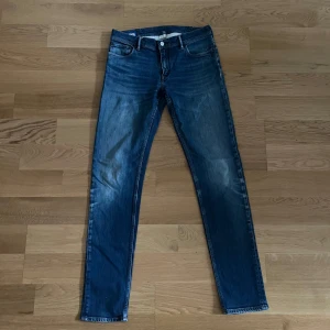 Acne blå konst - Acne blå konst jeans. Riktigt bra skick och fet färg. Storlek 32/34. Priset går alltid att diskutera. Skriv vid frågor eller funderingar! 