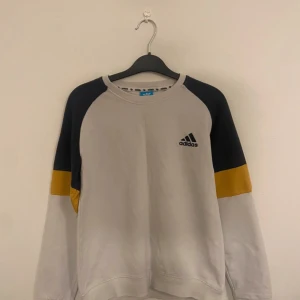Adidas tröja - Vit adidas tröja