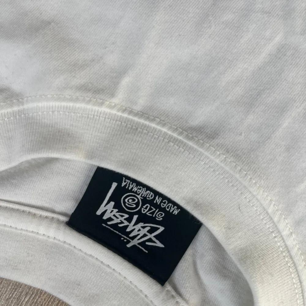 Aldrig använd , 10/10 skick fräsch stussy hoodie. Dm för mer info! Vill bli av med den då jag har bytt stil, pris kan diskuteras. Billigare pris vid snabb affär.. T-shirts.