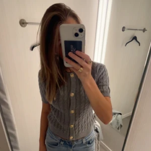 ”Vintage” topp säljes - Köptes för ca 1 månad sen men har inte kommit till användning. Köparen står för frakten men använd gärna köp nu 💗.