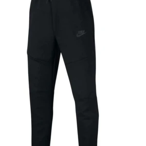 Svarta nike tech fleece byxor - Säljer ett par svarta nike tech byxor. De är perfekta för träning eller chill. Byxorna har snörning i midjan och en diskret Nike-logga på benet. Superbekväma och stilrena!