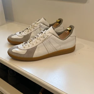 Skor  - Säljer dessa gats av BW sports, storleken är 47. Mycket bra skick hör av er om ni har fler frågor 