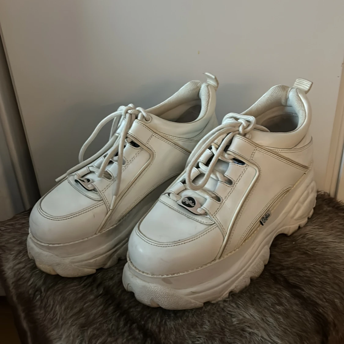 Vita buffalos platåskor  - 90