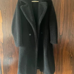 Mjuk Teddyjacka - Härlig teddyjacka rock&blue. Strl 34. Obetydligt använd.