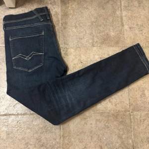 Replay slim jeans, top skick, använda 2 gånger, nypris 1300kr mitt pris 549kr