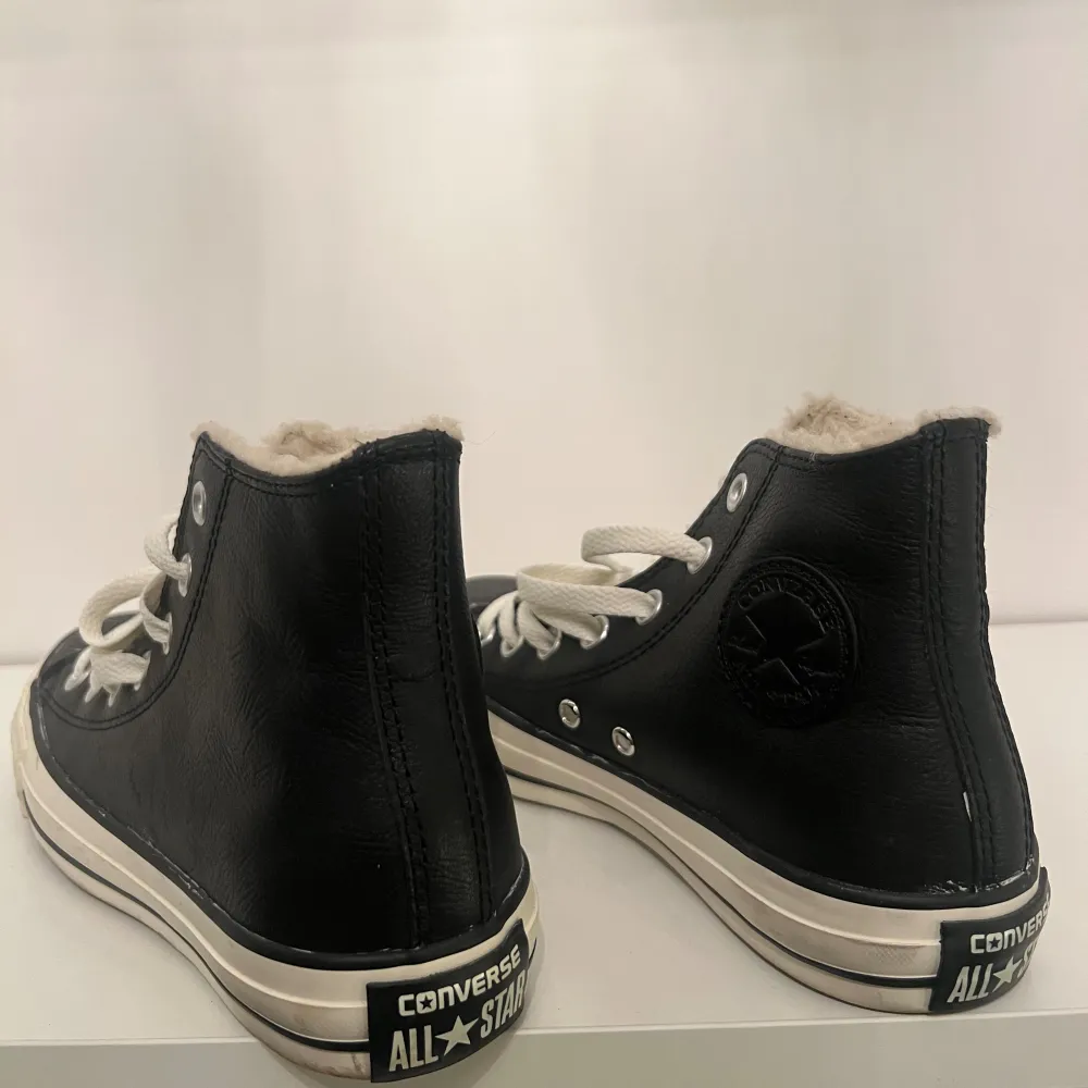 äldre converse storlek 38, bekväma och bra skick  . Skor.