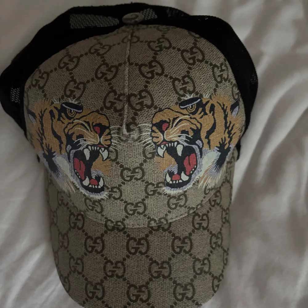 Gucci tiger keps spelet M. Saknar box knappt använd mycket bra skick. Accessoarer.