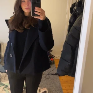 Kappa - Säljer min snygga design by si kappa, andvänd i typ 1,5 år kan skicka närmare bilder vid intresse🥰