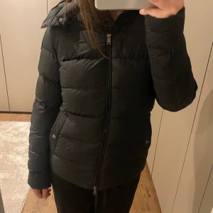 Ralph Lauren jacka  - En jättefin ralph lauren vinterjacka i jättebra skick🤍 nypris ca.3500kr