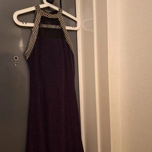 Kort festklänning  - Kortfestklänning storlek 38