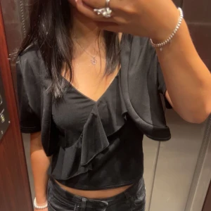 Volang linne  - Jättesnygg volang linne fårn hm storlek xs. ❤️