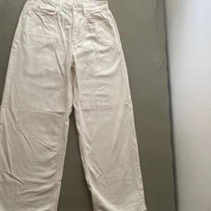 Vita jeans från Collision - Detta är ett par vita oanvända jeans från Collision för män. 