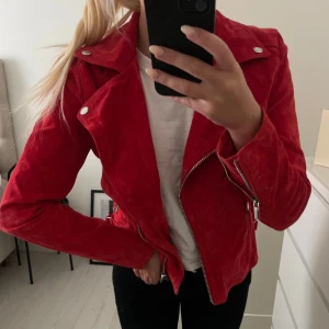 Mocka jacka - As ball mocka jacka. Står storlek M men är liten i stolrek så passar mig som är en xs-s!