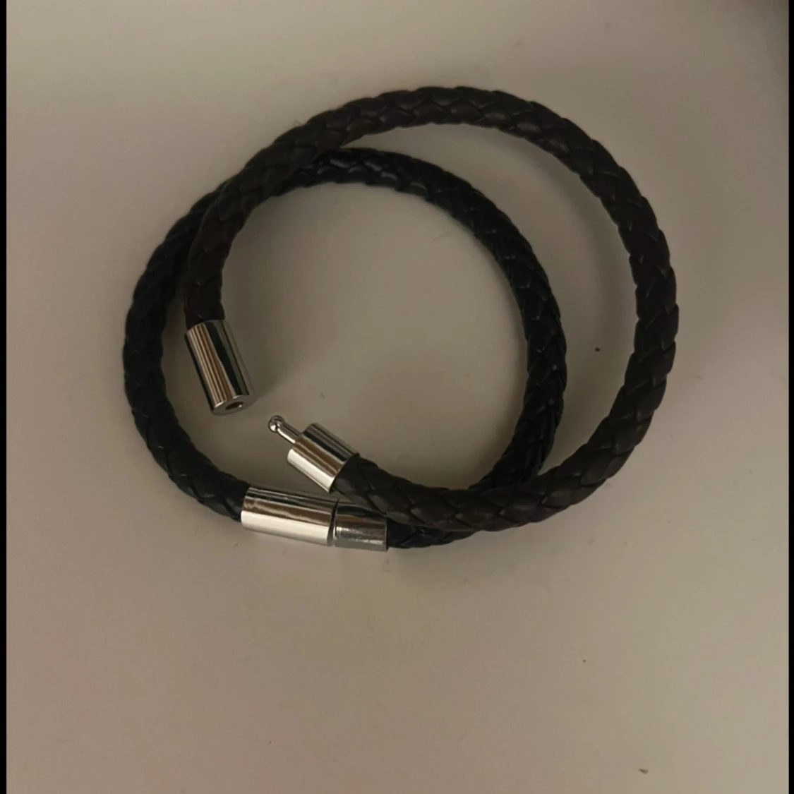 Två läderarmband - 90