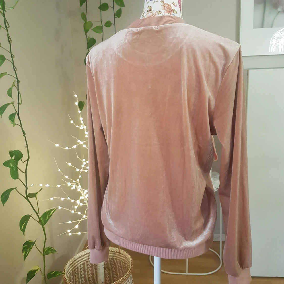 Cool velourtröja m korsettstils-snörning - 92