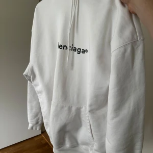 Balenciaga hoodie  - Balenciaga hoodie xs sitter som en large. 