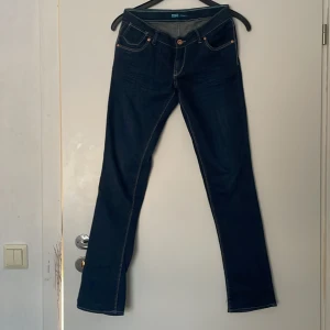 Levis jeans - Mörkblå jeans  