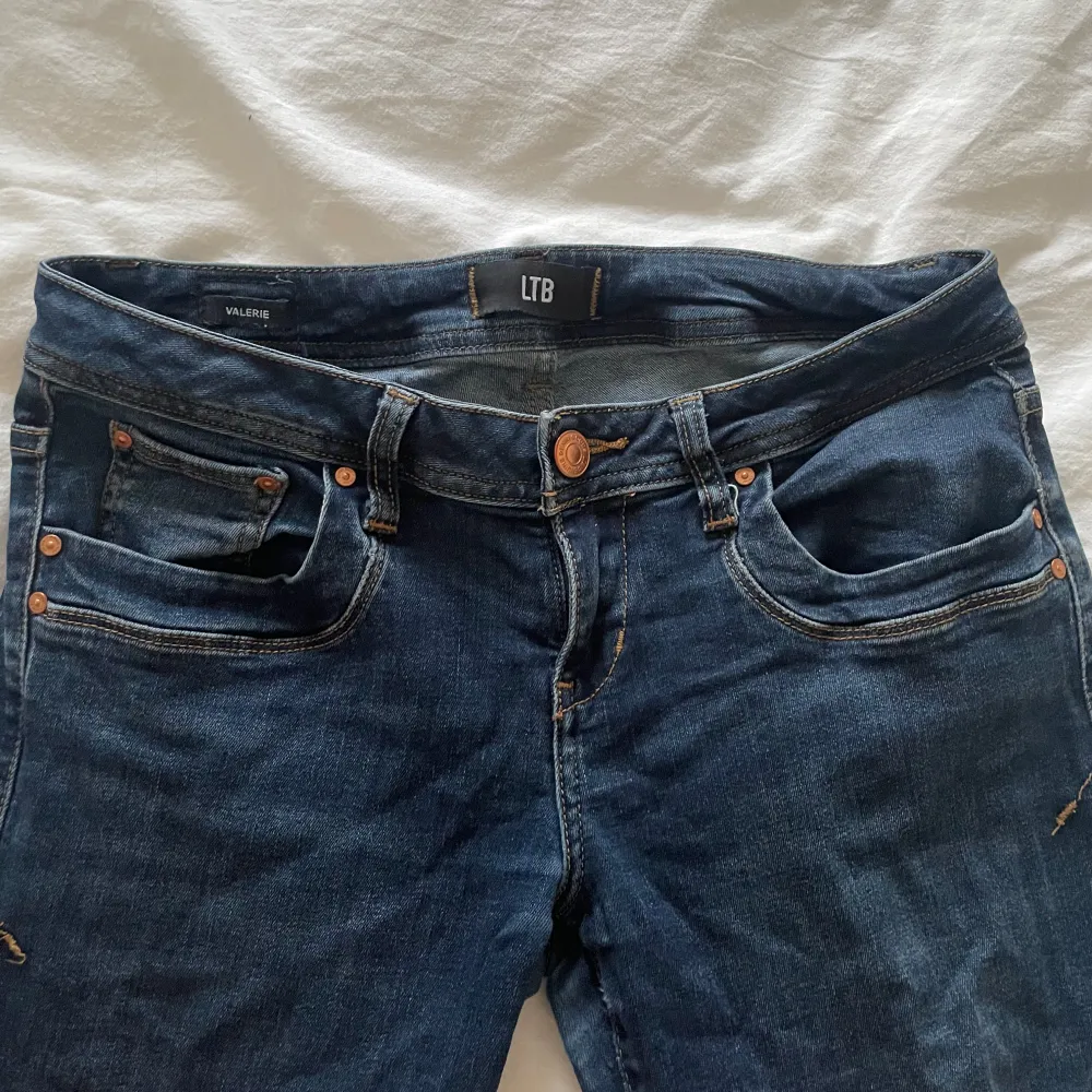 Mörkblå ltb jeans, säljer pga att de inte kommer till användning . Jeans & Byxor.