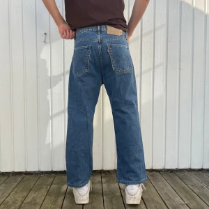 Levi’s jeans 505 - 35/54 - Länk till produkten på hemsidan: https://secondjeanssthlm.com/products/levis-jeans-505-35-34
