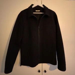J.Lindeberg - J.Lindeberg höstjacka/overshirt Pris kan diskuteras! Hör av er vid fler frågor!