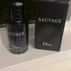 Dior sauvage - En dior sauvage som är halv full, 30 ml