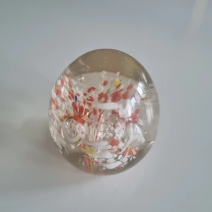 Brevpress - Äggformad brevpress i glas.