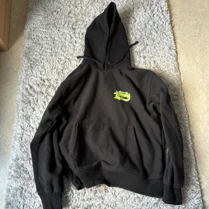 Stussy hoodie - Använd ett fåtal gånger bara Toppskick