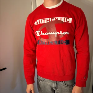 Champion sweatshirt  - Hej säljer nu denna champion sweatshirt åt min bror🤍som ny knappt använd 