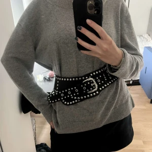 Coolt bölte - Så najs bälte som passar över en klänning eller kjol, nypris 600kr