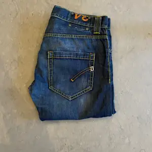 Säljer nu dessa sjukt feta jeans från Dondup! Modellen är slim, storlek 34. Nypris är ca 4000kr, pris kan diskuteras. Hör av er vid funderingar!